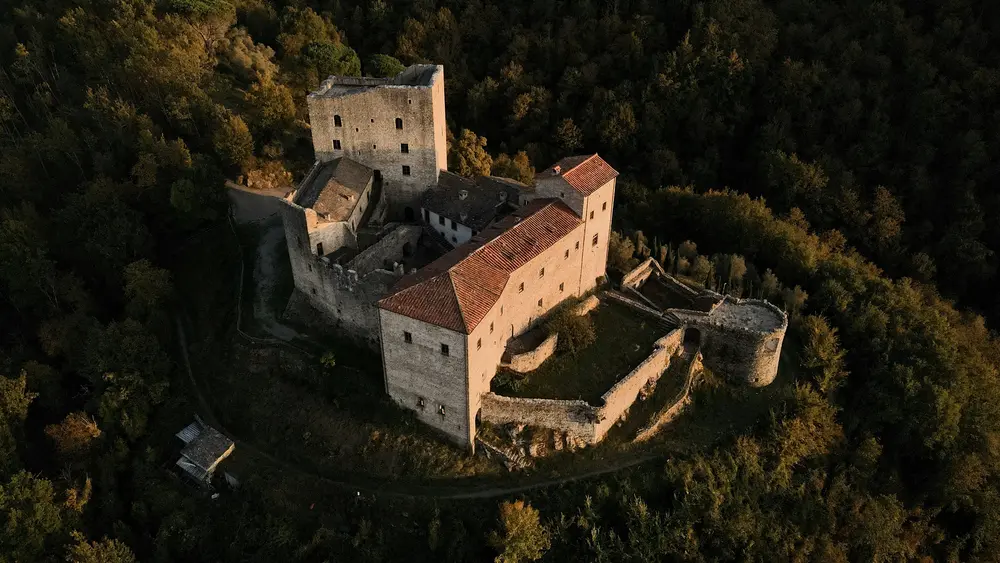 A castle in Tuscany. Courtesy of Unsplash Images (probably). Author: Federico Di Dio.