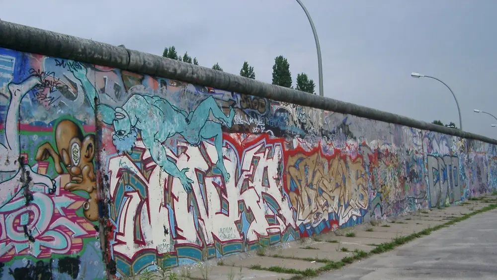 The Berlin Wall - in the Good Old Days. Downloaded from Wallhaven. Author and rights unknown - please get in touch for crediting, or if there's any issue.