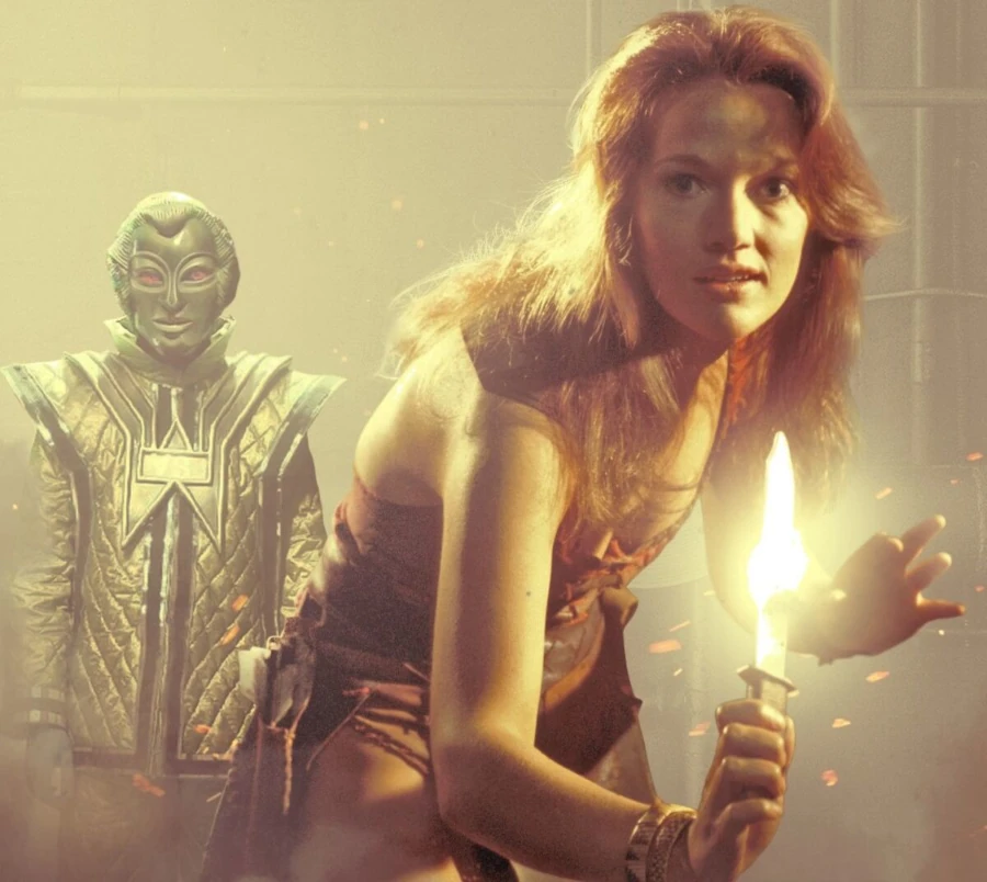 Leela with knife