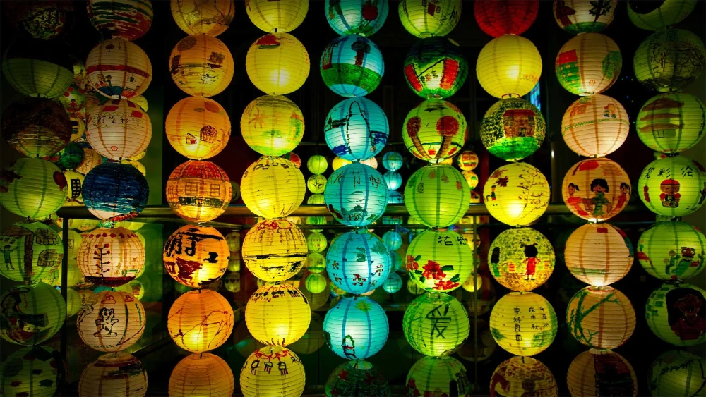 Chinese Lanterns in Singapore. Downloaded from Bing (I think). Author and rights unknown - please get in touch for crediting, or if there's any issue.