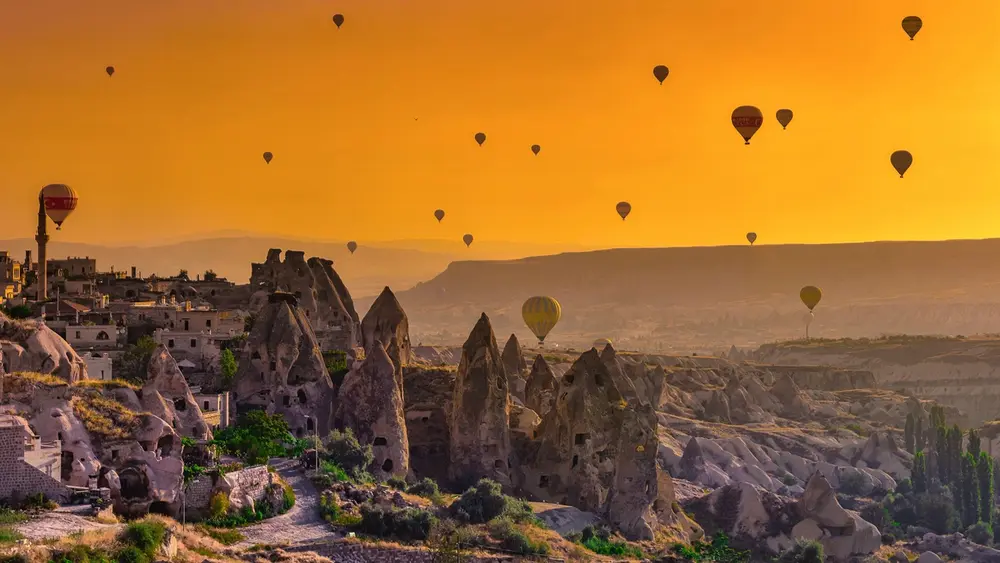Balloons in Cappadocia. Downloaded from Wallhaven. Author and rights unknown - please get in touch for crediting, or if there's any issue.